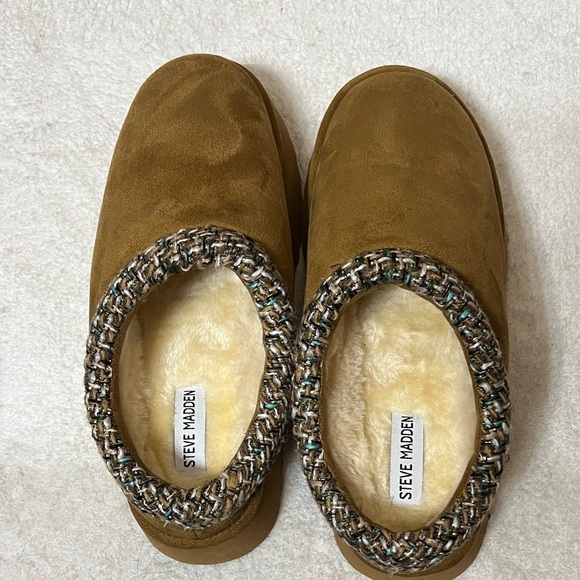 Steve Madden Shoes - Steve Madden women’s slipper Selena Platform Warm cottagecore Sz 9.5 comfy